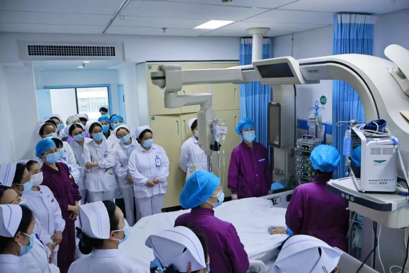 【改善护理服务】㉞贴近临床零距离，温情护理暖人心——护理部组织开展重症医学科床边护理查房