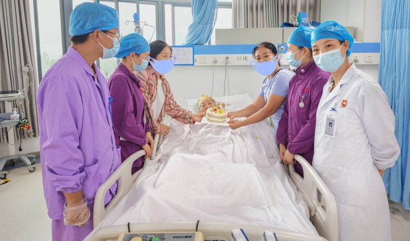 【叙事护理】⑩温情暖ICU 生日暖人心｜医病更医心，一场特殊病房的生日礼