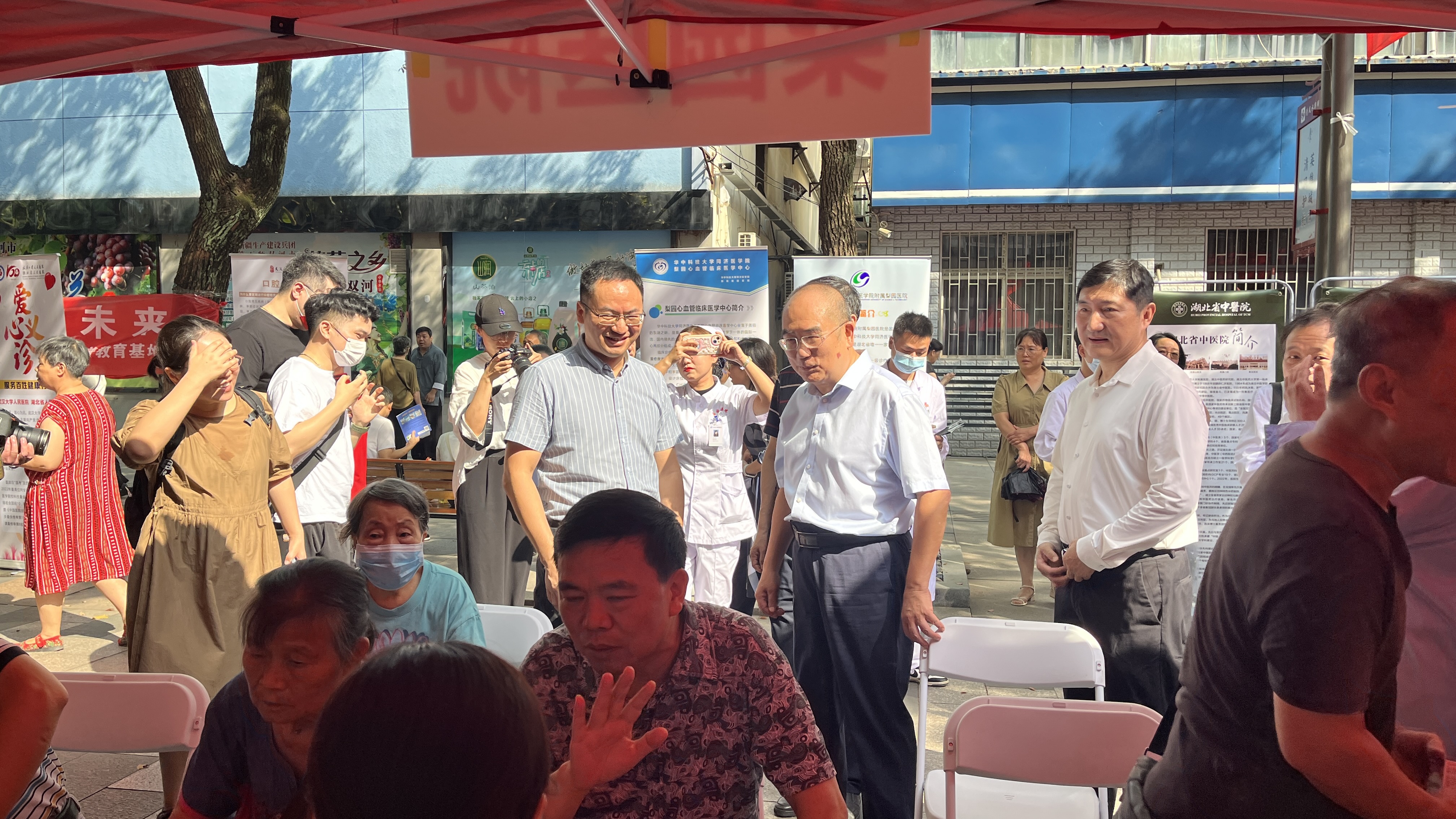 “服务百姓健康” — 梨园医院在行动